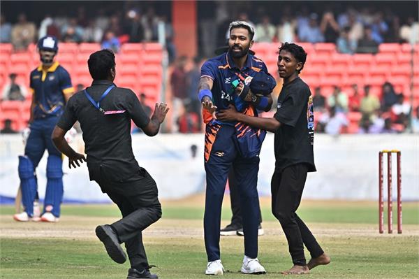 match venue changed due to fan craze for hardik pandya
