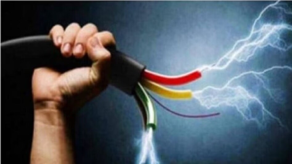 ਬਹਿਰਾਈਚ ''ਚ ਹਾਈ-ਟੈਂਸ਼ਨ ਤਾਰ ਦੀ ਲਪੇਟ ''ਚ ਆਉਣ ਨਾਲ ਟਰੈਕਟਰ ਚਾਲਕ ਦੀ ਦਰਦਨਾਕ ਮੌਤ