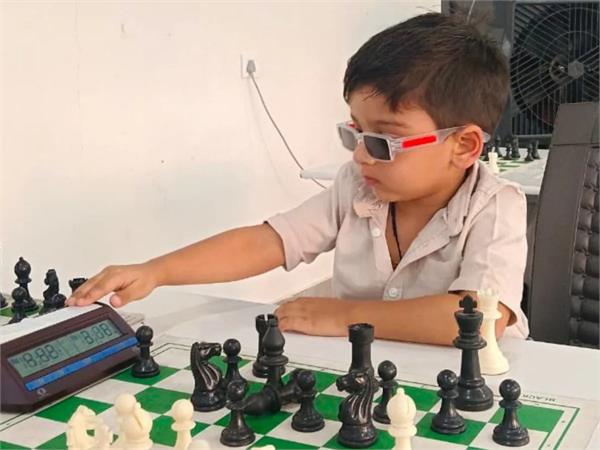 3 year old boy beats top players in chess