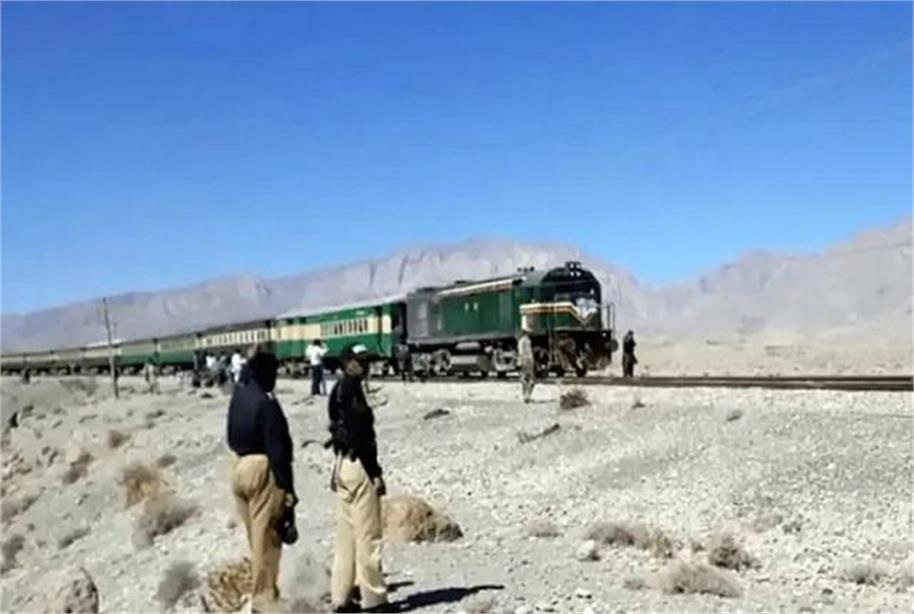 ਫਿਰ ਨਿਸ਼ਾਨੇ ''ਤੇ ਜਾਫਰ ਐਕਸਪ੍ਰੈੱਸ! ਅੱਤਵਾਦੀਆਂ ਦੇ ਹਮਲੇ ''ਚ ਵਾਲ-ਵਾਲ ਬਚੇ ਸੈਂਕੜੇ ਯਾਤਰੀ