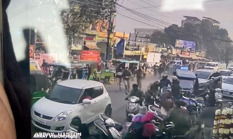 ਫ਼ਿਲਮੀ ਸੀਨ ਵਾਂਗ ਪੰਜਾਬ ਪੁਲਸ ਘੇਰੇ ''ਚੋਂ ਫ਼ਰਾਰ ਹੋ ਗਏ ਖ਼ਤਰਨਾਕ ਬਦਮਾਸ਼! ਆਪ ਹੀ ਵੇਖ ਲਓ ਵੀਡੀਓ