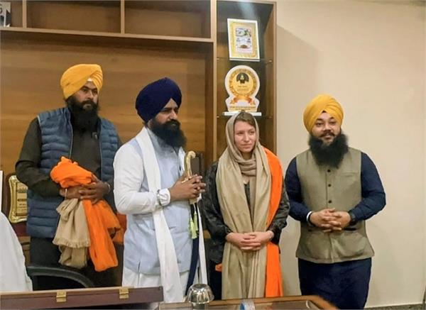 sri akal takht sahib  bethany cherry  honor