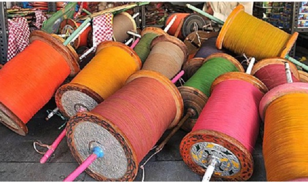 ਮੋਟਰਸਾਈਕਲ ''ਤੇ ਜਾਂਦੇ ਨੌਜਵਾਨ ਦੇ ਅਚਾਨਕ ਗਲ਼ ''ਚ ਆ ਫਸੀ ਚਾਈਨਾ ਡੋਰ, ਜੌਨਪੁਰ ਹਸਪਤਾਲ ''ਚ ਜ਼ੇਰੇ ਇਲਾਜ