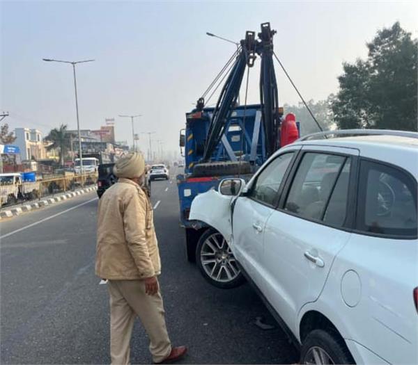 horrific collision between two cars on   blachaur flyover  