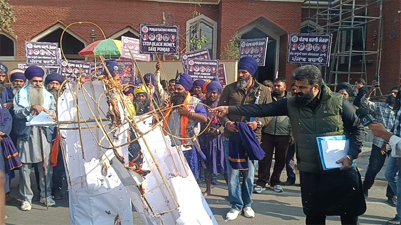 ਪੰਜਾਬ ਬਚਾਓ ਮੋਰਚਾ ਵੱਲੋਂ ਐਨਫੋਰਸਮੈਂਟ ਡਾਇਰੈਕਟੋਰੇਟ ਦਫ਼ਤਰ ਬਾਹਰ ਪ੍ਰਦਰਸ਼ਨ