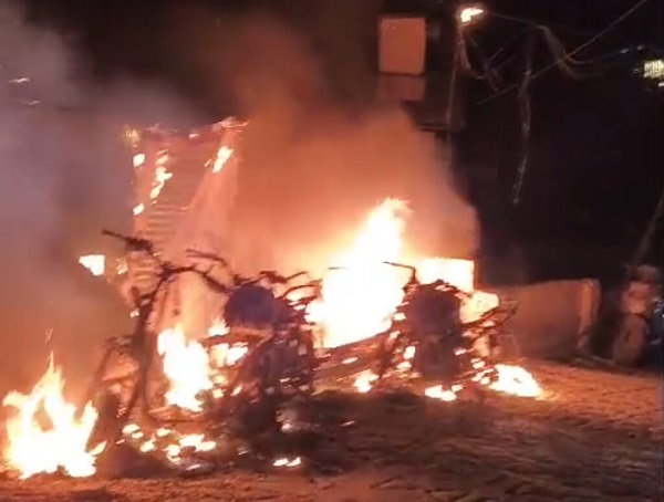 ਨੈਨੀਤਾਲ ''ਚ ਬਿਜਲੀ ਦੀ ਲਾਈਨ ਟੁੱਟਣ ਕਾਰਨ ਛੇ ਵਾਹਨ ਸੜ ਕੇ ਸੁਆਹ