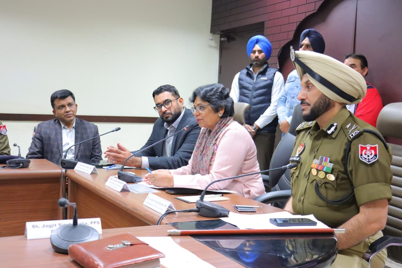 ਰਾਸ਼ਟਰੀ ਮਹਿਲਾ ਕਮਿਸ਼ਨ ਦੇ ਚੇਅਰਪਰਸਨ ਵੱਲੋਂ 7 ਜ਼ਿਲ੍ਹਿਆਂ ਦੇ ਪੁਲਸ ਅਧਿਕਾਰੀਆਂ ਨਾਲ ਮੀਟਿੰਗ