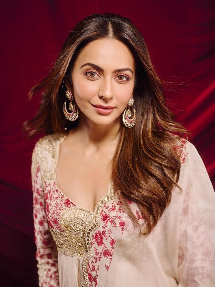 ਰਕੁਲ ਪ੍ਰੀਤ ਸਿੰਘ ਨੇ ਕਰਾਈ ਪਲਾਸਟਿਕ ਸਰਜਰੀ ! ਦਾਅਵਾ ਕਰਨ ਵਾਲੇ ਡਾਕਟਰ ਨੂੰ ਅਦਾਕਾਰਾ ਨੇ ਪਾਈ ਝਾੜ