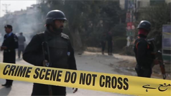 one police officer was killed checkpoint in pakistan