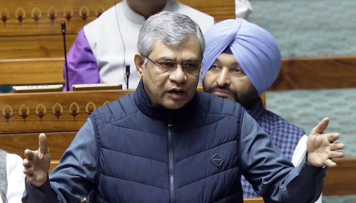 ਭਾਰਤ ''ਚ ਗੁਆਂਢੀ ਦੇਸ਼ਾਂ ਦੀ ਤੁਲਨਾ ''ਚ ਕਿਫ਼ਾਇਤੀ ਹੈ ਰੇਲ ਯਾਤਰਾ : ਅਸ਼ਵਨੀ ਵੈਸ਼ਨਵ