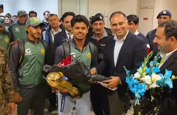 pakistan  s under 19 team receives grand welcome on return home