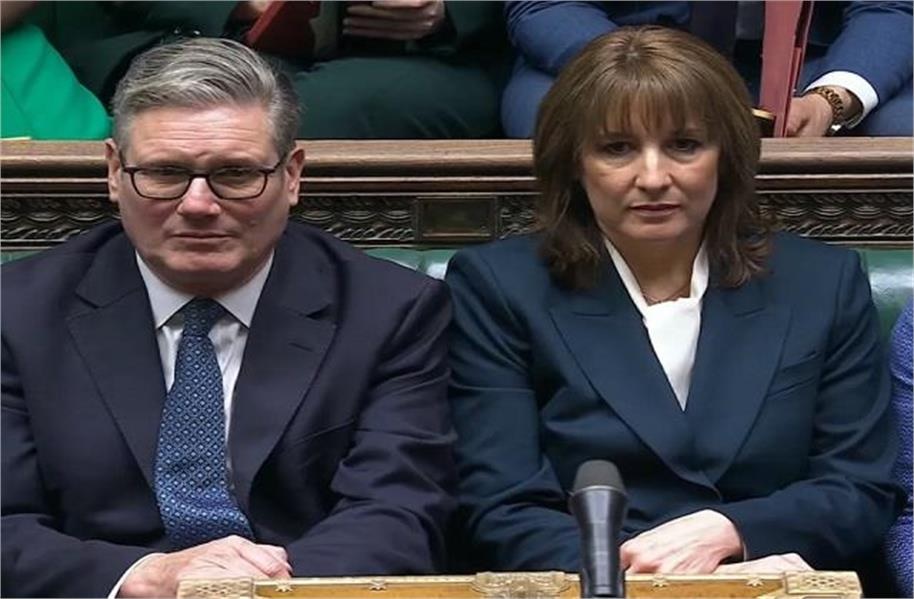 ਬ੍ਰਿਟੇਨ ''ਚ ''ਟੈਕਸ ਬੰਬ'' ਨਾਲ ਸਿਆਸੀ ਭੂਚਾਲ! ਨਵੇਂ ਬਜਟ ''ਤੇ ਘਿਰੀ ਕੀਅਰ ਸਰਕਾਰ