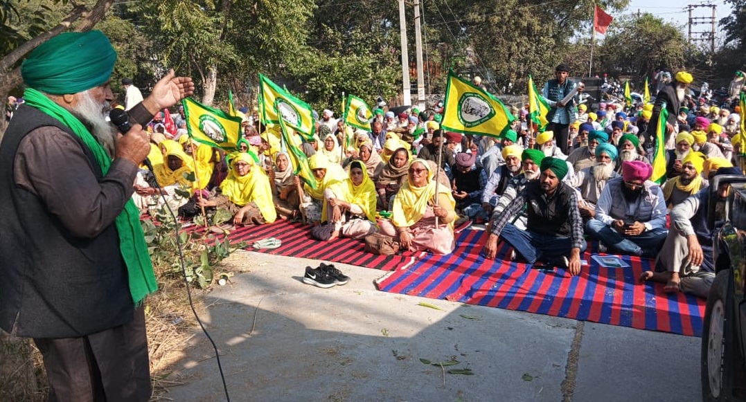 ਬਿਜਲੀ ਐਕਟ ਤੇ ਸੀਡ ਬਿੱਲ 2025 ਵਿਰੁੱਧ ਮਹਿਲ ਕਲਾਂ ਸੰਯੁਕਤ ਕਿਸਾਨ ਮੋਰਚੇ ਦਾ ਵਿਸ਼ਾਲ ਧਰਨਾ