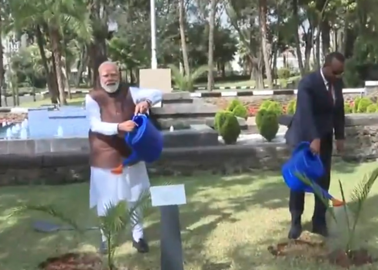 PM ਮੋਦੀ ਨੇ ਇਥੋਪੀਆ ਦੇ ਸੰਸਦ ''ਚ ਲਾਇਆ ''ਏਕ ਪੇੜ ਮਾਂ ਕੇ ਨਾਮ'', ਦੋਹਾਂ ਦੇਸ਼ਾਂ ਦੀ ਭਾਈਵਾਲੀ ''ਤੇ ਦਿੱਤਾ ਜ਼ੋਰ