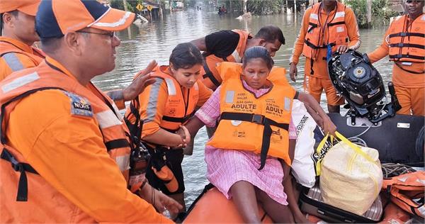 indian forces rescue nine month pregnant woman