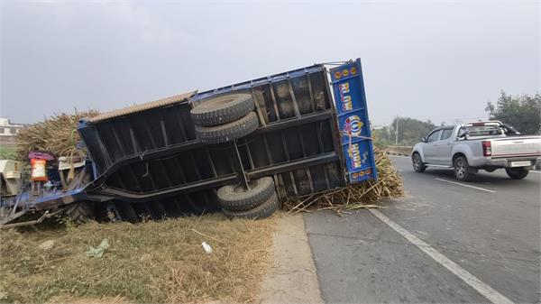 sugarcane tractor trolley