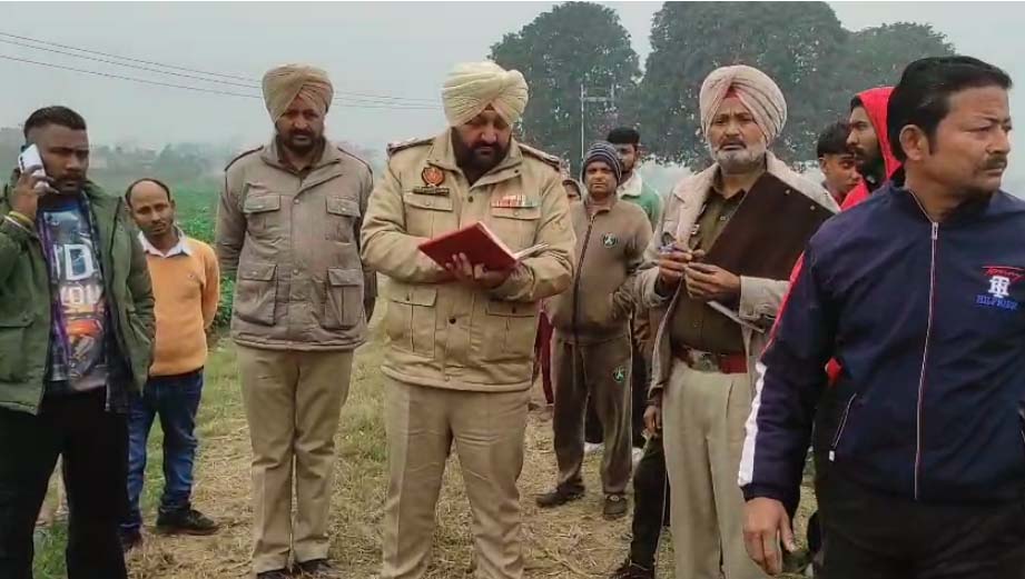 ਜਲੰਧਰ : ਦੋਸਤਾਂ ਨਾਲ ਘਰੋਂ ਗਏ ਨੌਜਵਾਨ ਦੀ ਖੇਤਾਂ ''ਚੋਂ ਮਿਲੀ ਲਾਸ਼, ਪਰਿਵਾਰ ਨੇ ਲਾਇਆ ਕਤਲ ਦਾ ਦੋਸ਼