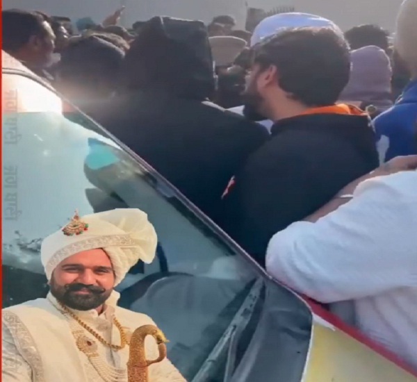 ਰਾਣਾ ਬਲਾਚੌਰੀਆ ਦੀ ਮ੍ਰਿਤਕ ਦੇਹ ਪੁੱਜੀ ਘਰ, ਧਾਹਾਂ ਮਾਰ ਰੋ ਰਹੀ ਚੂੜੇ ਵਾਲੀ ਪਤਨੀ (ਵੀਡੀਓ)