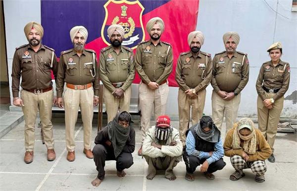 4 arrested  including 2 women  for assaulting truck driver and extorting cash