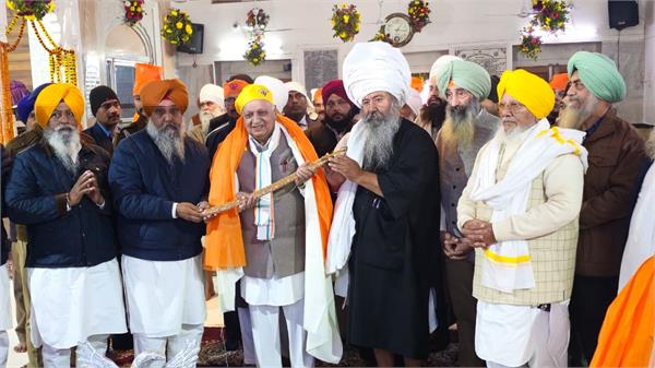 bihar governor paid obeisance at gurdwara bal leela maini sangat