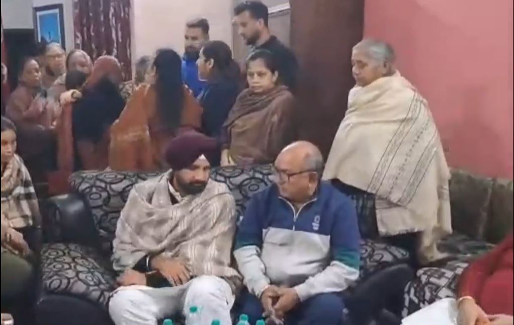 ਲੁਧਿਆਣਾ ਮੈਰਿਜ ਪੈਲੇਸ ਗੈਂਗਵਾਰ 'ਚ ਮਾਰੇ ਗਏ ਨੌਜਵਾਨ ਘਰ ਪਹੁੰਚੇ ਰਾਜਾ ਵੜਿੰਗ