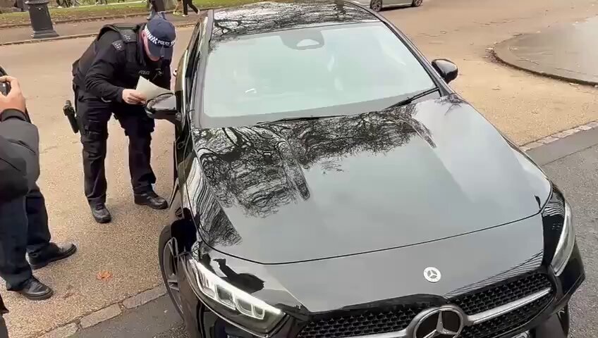 ਪਾਕਿਸਤਾਨ ਦੀ ਇਕ ਵਾਰ ਫ਼ਿਰ ਹੋਈ ਬੇਇੱਜ਼ਤੀ ! ਇੰਗਲੈਂਡ ''ਚ ਨਕਵੀ ਦੀ ਕਾਰ ਰੋਕ ਕੇ ਕੀਤੀ ਗਈ ਚੈਕਿੰਗ