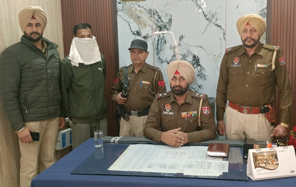 ਤਲਵਾੜਾ ਪੁਲਸ ਵੱਲੋਂ ਹਿਮਾਚਲ ਦੀ ਦੇਸੀ ਸ਼ਰਾਬ ਸਮੇਤ ਇਕ ਵਿਅਕਤੀ ਕਾਬੂ