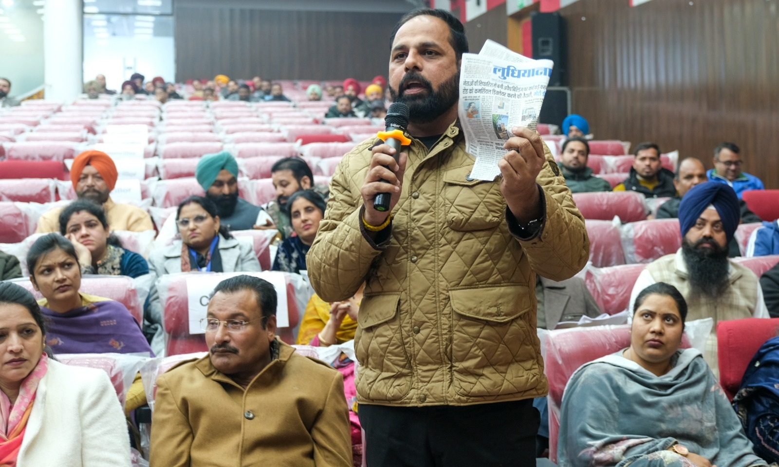 ਜਨਰਲ ਹਾਊਸ ’ਚ ਲਹਿਰਾਈ ‘ਜਗ ਬਾਣੀ’, ਕਾਂਗਰਸੀ ਕੌਂਸਲਰ ਅਰੁਣ ਸ਼ਰਮਾ ਨੇ ਚੁੱਕਿਆ ਨਕਲੀ ਏ. ਟੀ. ਪੀ. ਦਾ ਮੁੱਦਾ