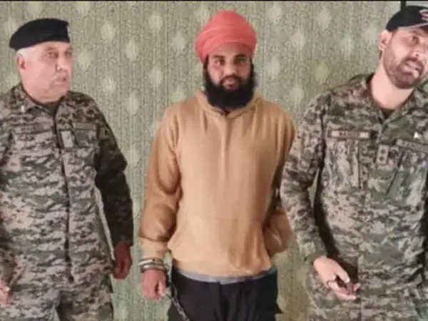 ਪਾਕਿ ਰੇਂਜਰਸ ਵੱਲੋਂ ਗ੍ਰਿਫ਼ਤਾਰ ਸ਼ਾਹਕੋਟ ਦੇ ਨੌਜਵਾਨ ਬਾਰੇ ਹੈਰਾਨੀਜਨਕ ਖ਼ੁਲਾਸੇ! ਅੱਤਵਾਦੀ ਰਿੰਦਾ ਦੇ ਪਿੰਡ...