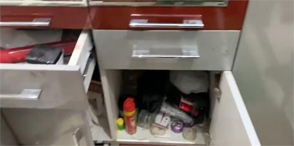 thieves escaped with jewellery and cash worth lakhs