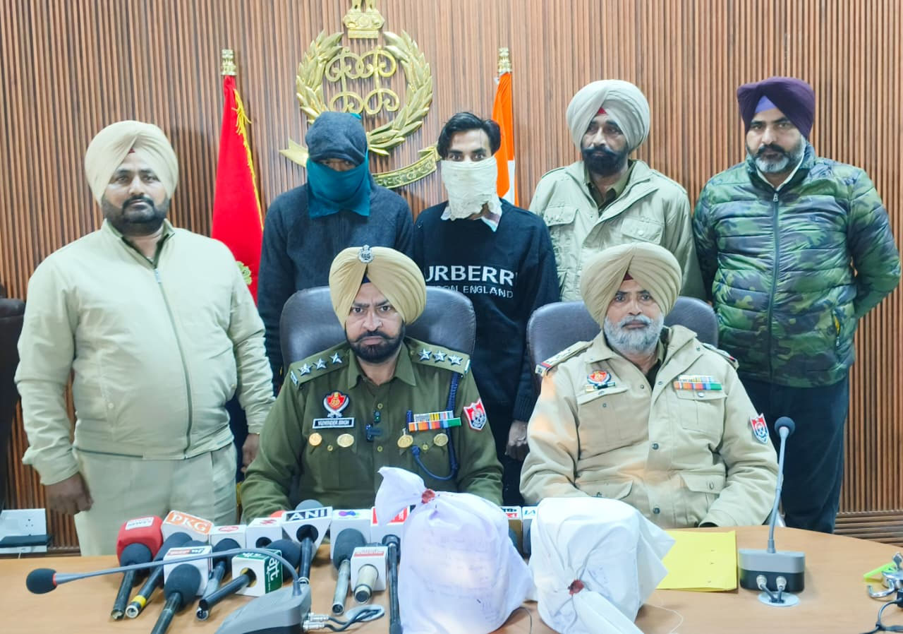 14 ਕਰੋੜ ਦੀ ਹੈਰੋਇਨ ਸਮੇਤ 2 ਸਮੱਗਲਰ ਗ੍ਰਿਫ਼ਤਾਰ