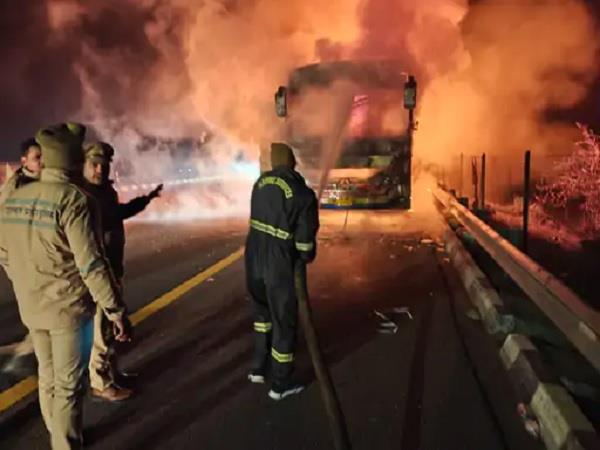 uttar pradesh  bus accident  fire  passengers