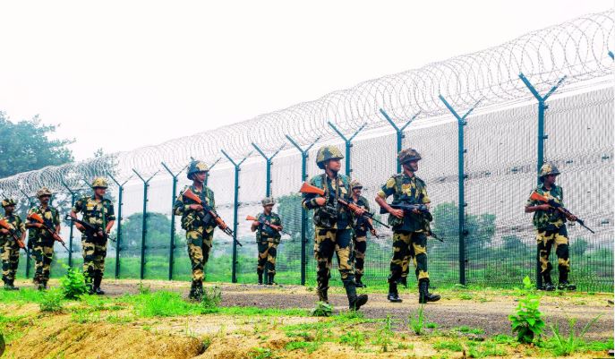 ਬੰਗਲਾਦੇਸ਼ੀ ਪਸ਼ੂ ਤਸਕਰਾਂ ਨੇ BSF ਜਵਾਨ ਨੂੰ ਕੀਤਾ ਅਗਵਾ, ਸੰਘਣੀ ਧੁੰਦ ਕਾਰਨ ਭਟਕ ਗਿਆ ਸੀ ਰਸਤਾ