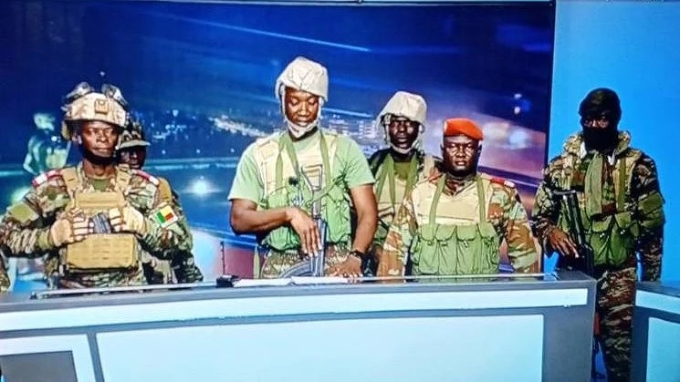 ਇਕ ਹੋਰ ਦੇਸ਼ ''ਚ ਫੌਜ ਨੇ ਕੀਤਾ ਤਖ਼ਤਾਪਲਟ! ਰਾਸ਼ਟਰਪਤੀ ਨੂੰ ਅਹੁਦੇ ਤੋਂ ਹਟਾਇਆ