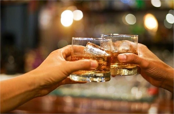 ਇਸ ਦੇਸ਼ ''ਚ ਪੀਤੀ ਜਾਂਦੀ ਹੈ ਸਭ ਤੋਂ ਜ਼ਿਆਦਾ ਸ਼ਰਾਬ! ਭਾਰਤ ਨੂੰ ਛੱਡਿਆ ਕਿਤੇ ਪਿੱਛੇ