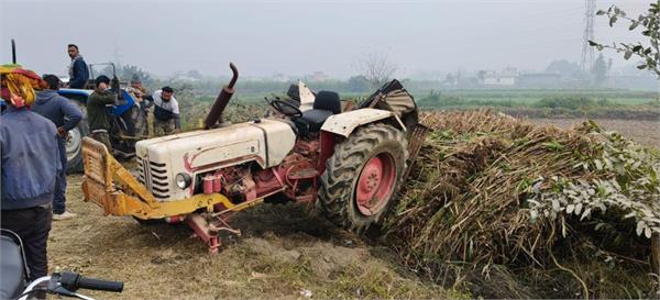 tractor hit by heavy tipper on the side  driver narrowly escapes