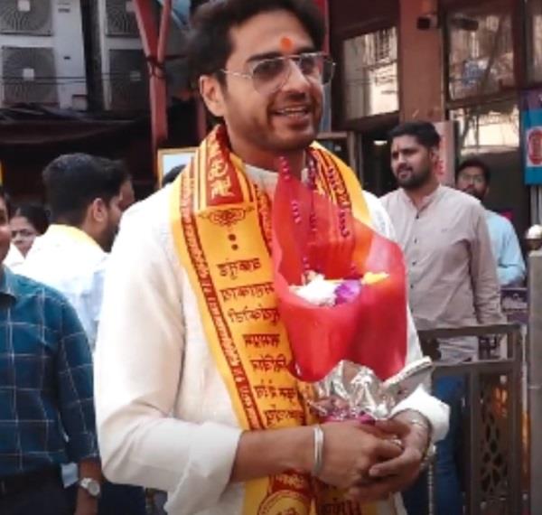 bb19   winner gaurav khanna offers prayers at siddhivinayak temple on birthday