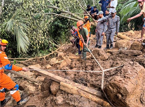 cyclone hit sri lanka