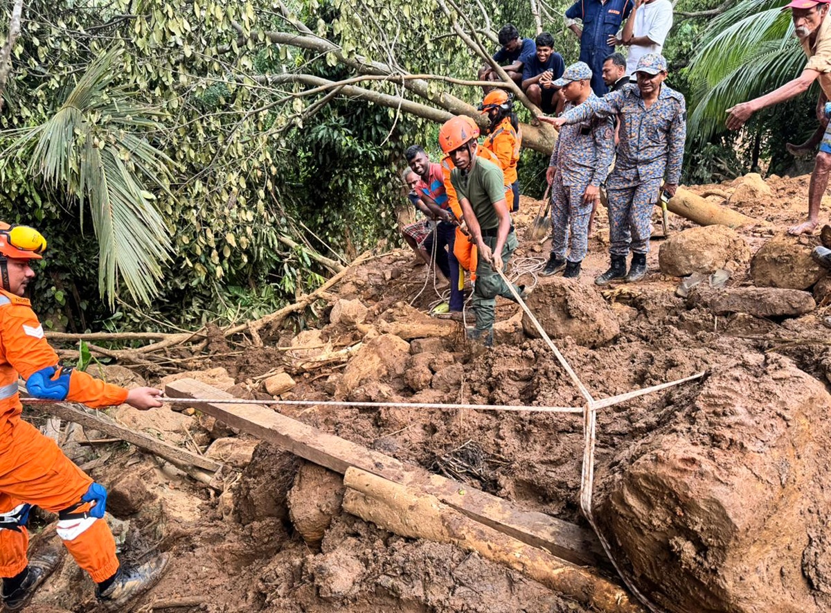 ਚੱਕਰਵਾਤ ਪ੍ਰਭਾਵਿਤ ਸ਼੍ਰੀਲੰਕਾ ''ਚ ਮ੍ਰਿਤਕਾਂ ਦੀ ਗਿਣਤੀ ਵੱਧ ਕੇ ਹੋਈ 465