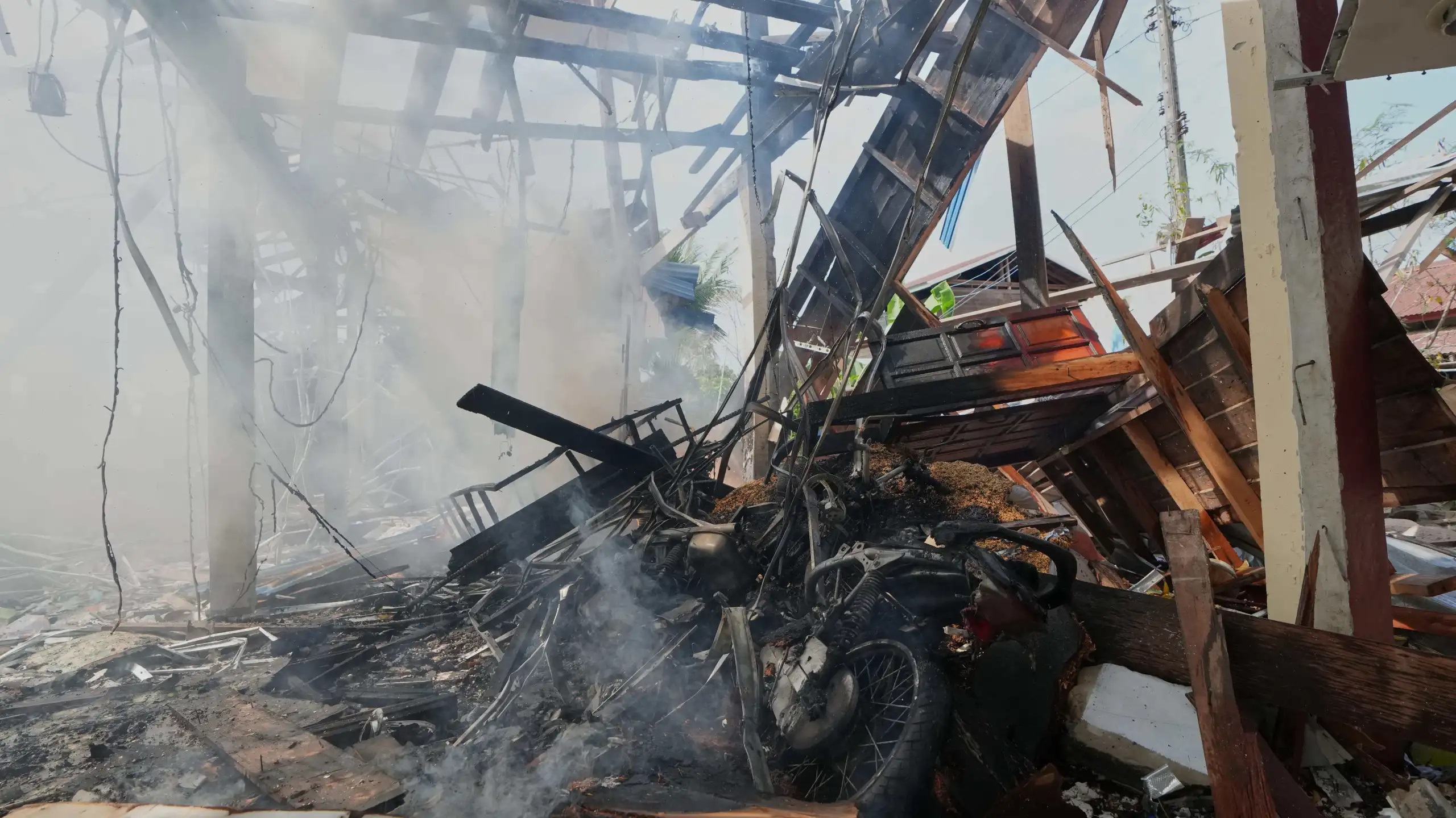 ਇਕ ਹੋਰ ਜੰਗ ਦੀ ਆਹਟ ! ਕੰਬੋਡੀਆ ਨੇ ਥਾਈਲੈਂਡ ''ਤੇ ਕੀਤਾ ਮਿਜ਼ਾਈਲ ਹਮਲਾ, 1 ਨਾਗਰਿਕ ਦੀ ਗਈ ਜਾਨ