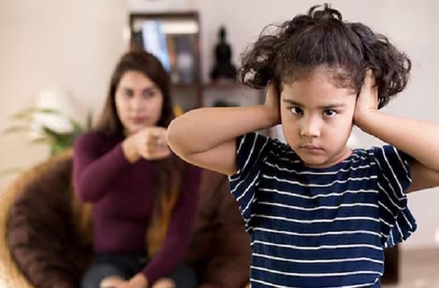 ਕੀ ਤੁਹਾਡਾ ਬੱਚਾ ਵੀ ਹੋ ਰਿਹਾ ਹੈ ਜ਼ਿੱਦੀ? ਮਾਪਿਆਂ ਦੀਆਂ ਇਹ 4 ਗਲਤੀਆਂ ਹੋ ਸਕਦੀਆਂ ਨੇ ਮੁੱਖ ਕਾਰਨ