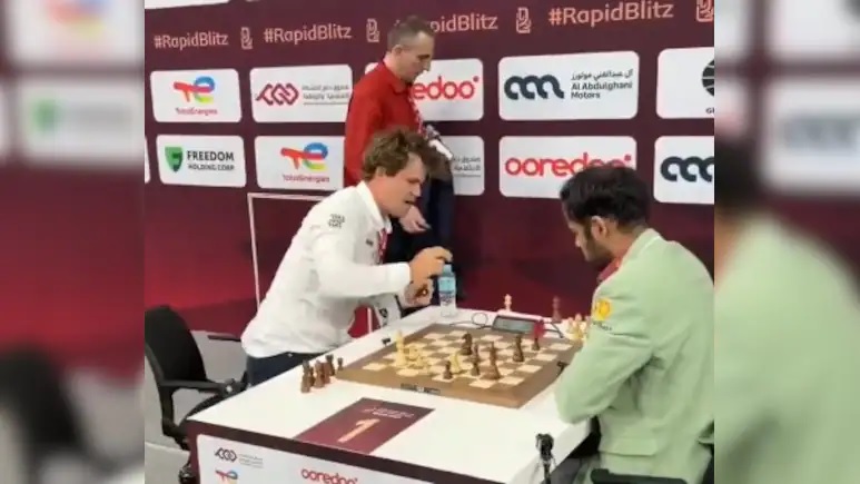 ਵਿਸ਼ਵ ਚੈਂਪੀਅਨਸ਼ਿਪ ''ਚ ਅਰਜੁਨ ਐਰੀਗੈਸੀ ਤੋਂ ਹਾਰਨ ''ਤੇ ਗੁੱਸੇ ''ਚ ਬੇਕਾਬੂ ਹੋਏ ਮੈਗਨਸ ਕਾਰਲਸਨ (ਵੀਡੀਓ ਵਾਇਰਲ)