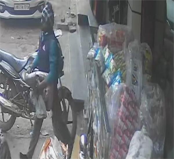 jacket  theft  cctv