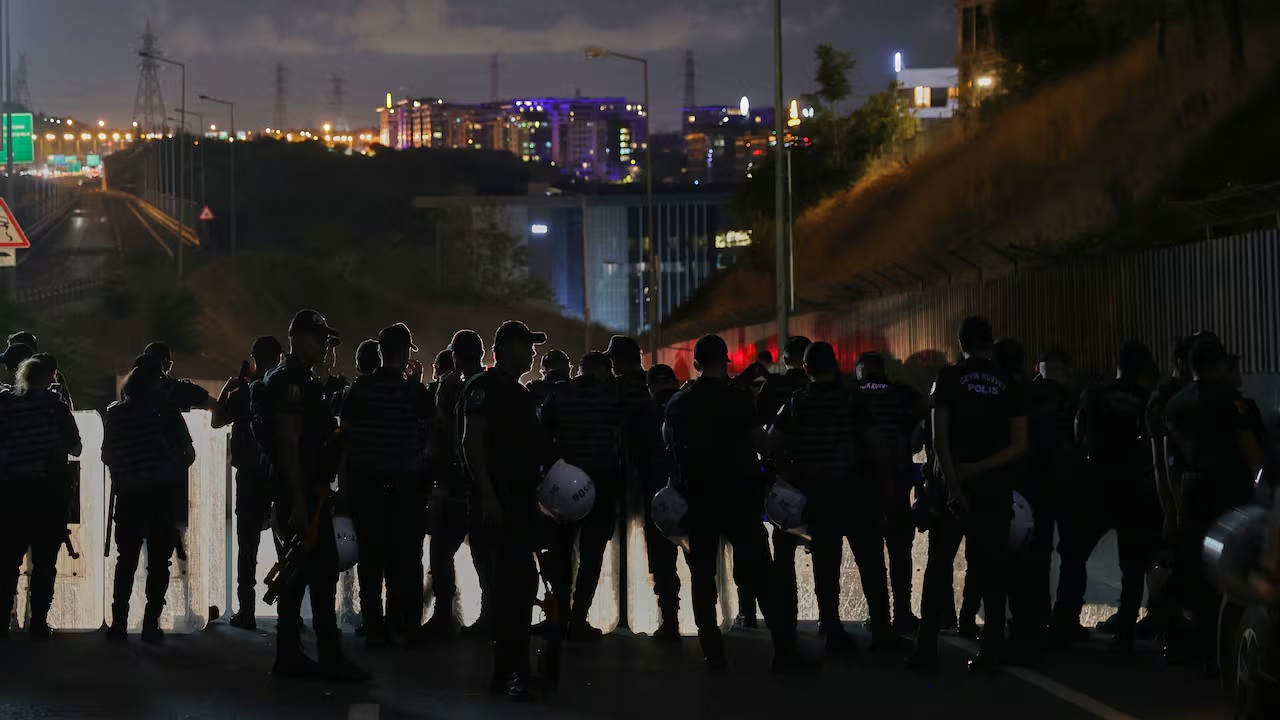 ਨਵੇਂ ਸਾਲ ਦੇ ਜਸ਼ਨਾਂ ਤੋਂ ਪਹਿਲਾਂ ਤੁਰਕੀ ਪੁਲਸ ਦੀ ਵੱਡੀ ਕਾਰਵਾਈ ! IS ਦੇ 125 ਸ਼ੱਕੀ ਮੈਂਬਰ ਕੀਤੇ ਕਾਬੂ