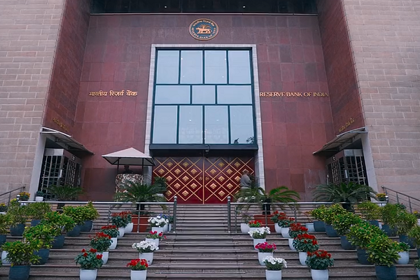 ਡਿੱਗਦੇ ਰੁਪਏ ਨੂੰ ਬਚਾਉਣ ਲਈ ਭਾਰਤੀ ਰਿਜ਼ਰਵ ਬੈਂਕ ਨੇ ਵੇਚੇ 11.9 ਅਰਬ ਡਾਲਰ