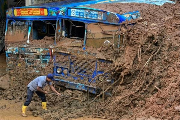 4 2 billion sri lankan rupees collected cyclone