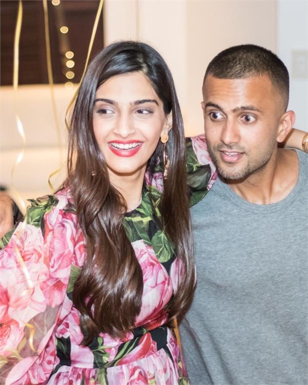 sonam kapoor marks eight years since she got   engaged   to anand ahuja in ny