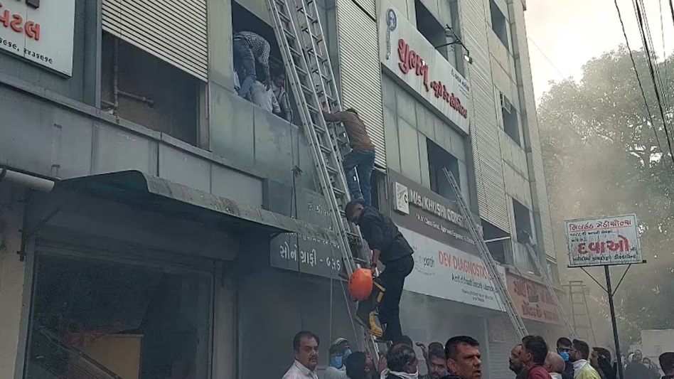 ਹਸਪਤਾਲ ਕੰਪਲੈਕਸ 'ਚ ਭਿਆਨਕ ਅੱਗ! ਬੱਚਿਆਂ ਸਣੇ ਦਾਖਲ ਸਨ ਕਈ ਮਰੀਜ਼