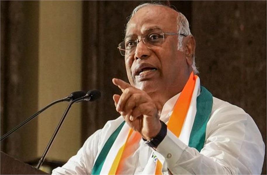 ''ਵੋਟ ਚੋਰੀ'' ਕਰਨ ਵਾਲੇ ਗੱਦਾਰ ਹਨ, ਇਨ੍ਹਾਂ ਨੂੰ ਸੱਤਾ ''ਚੋਂ ਹਟਾਉਣਾ ਪਵੇਗਾ : ਖੜਗੇ