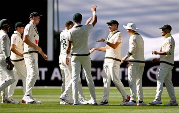 ashes test  20 wickets fall on first day in melbourne